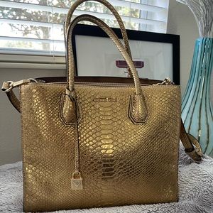 Michael Kors metallic gold large Mercer purse